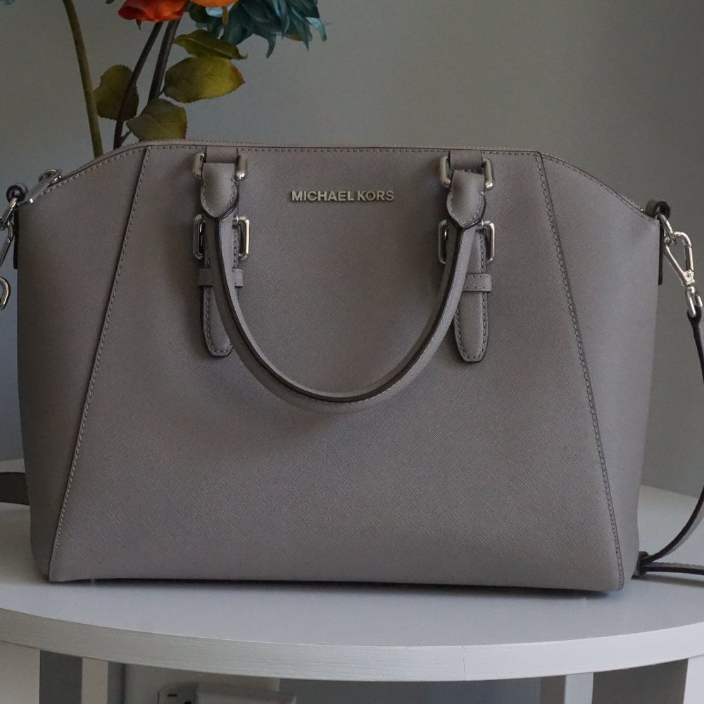 Michael Kors Large Ciara Satchel bag in pearl grey